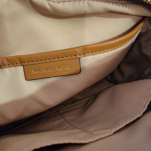 Michael Kors crossbody - Picture 3 of 10